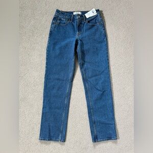 NWT Abercrombie & Fitch “The Straight” Mid Rise Jeans, Size 26 (2R)